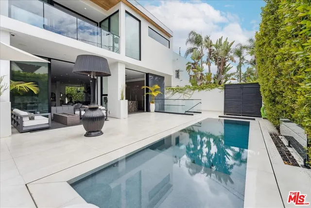 $32,500 | 213 South La Peer Drive, Beverly Hills, CA 90211