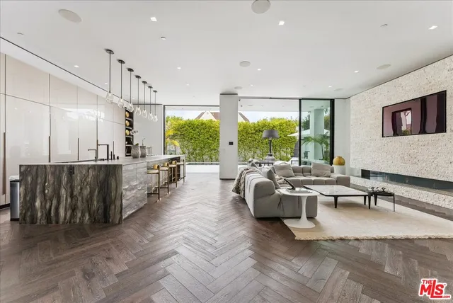 $32,500 | 213 South La Peer Drive, Beverly Hills, CA 90211