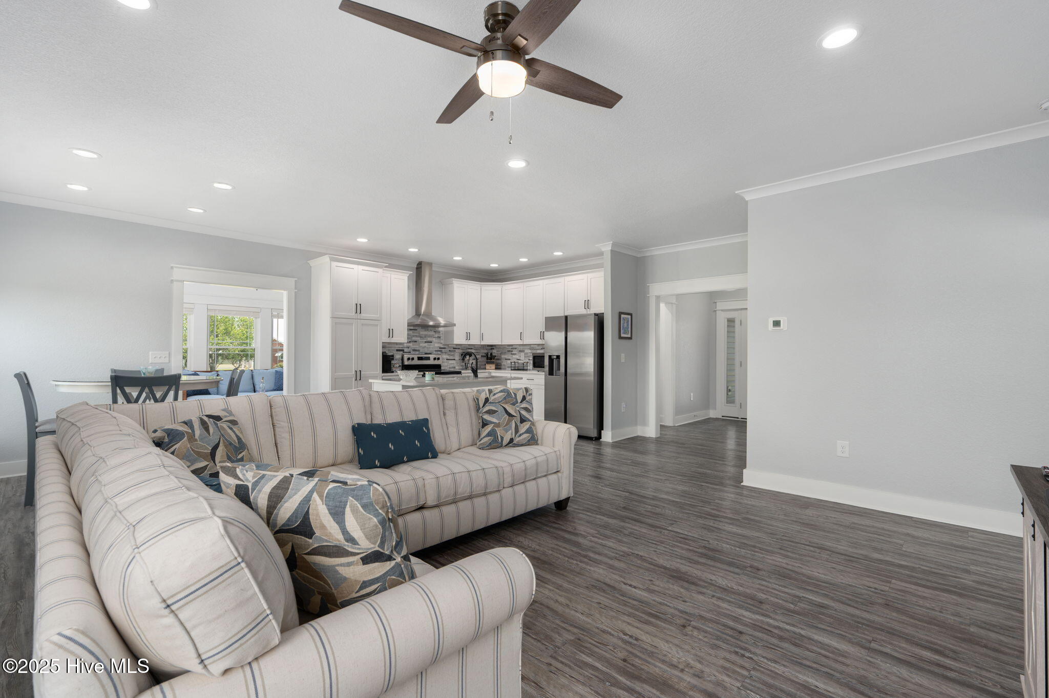 134 Sandy Road Aydlett, NC 27916 - Photo 10 of 55 16-web-or-mls-134-Sandy-Rd-Living-V7