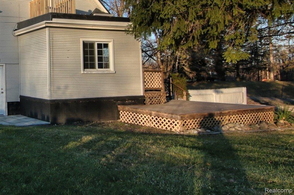 25100 25 Mile Road New Baltimore, MI 48051 - Photo 5 of 13 Deck.jpg
