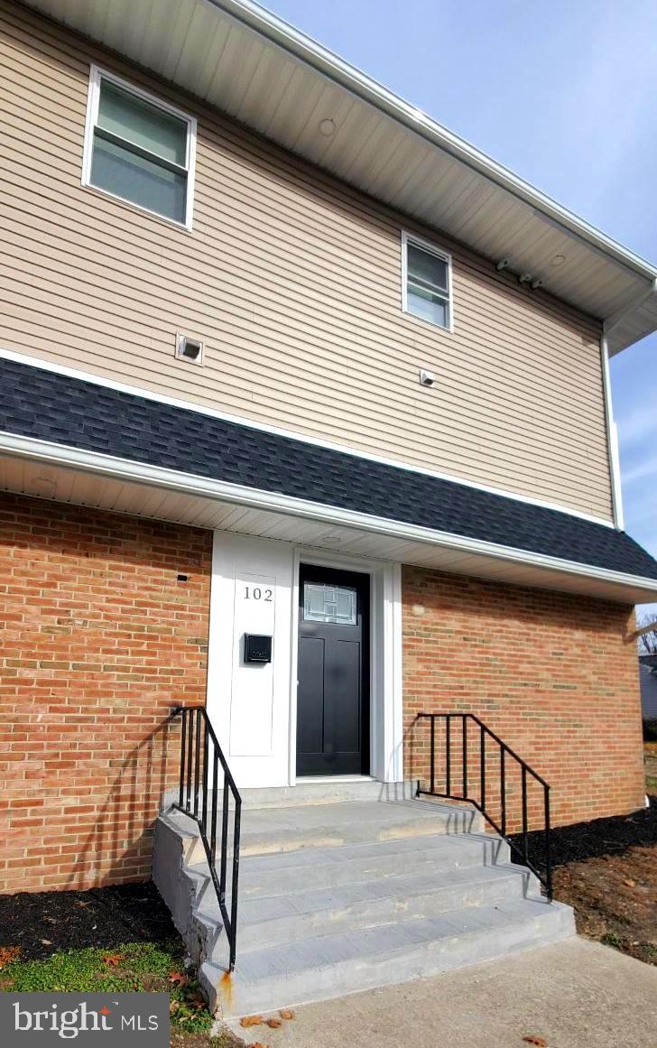 102 West Clements Bridge Road Runnemede, NJ 08078 - Photo 2 of 20 Inviting entrance to lower unit