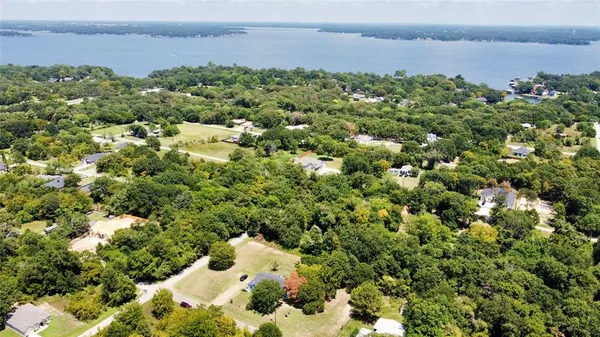 a view of a houses with a yard