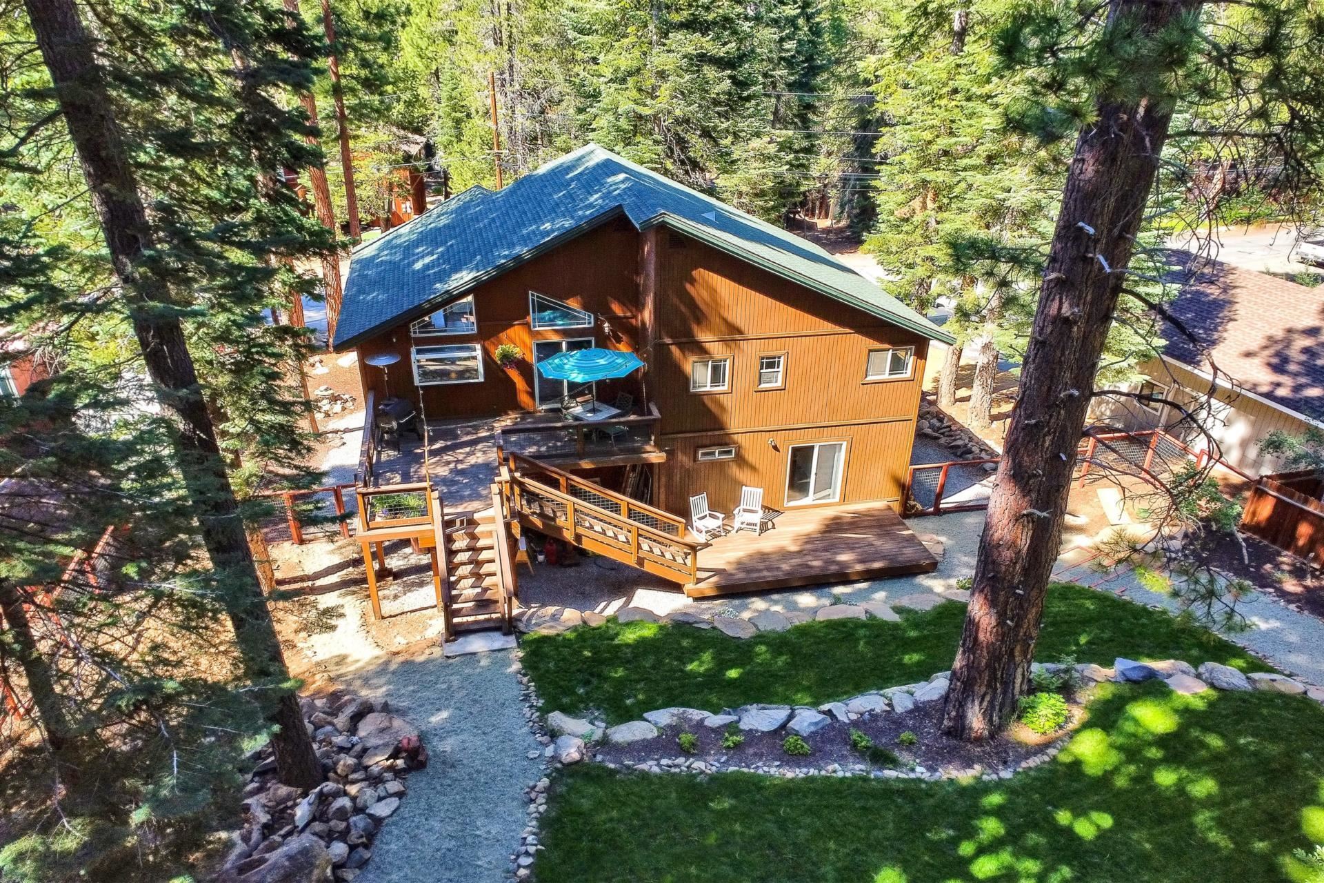 10501 Heather Road Truckee, CA 96161 - Photo 3 of 21 a backyard of a house with lots of green space