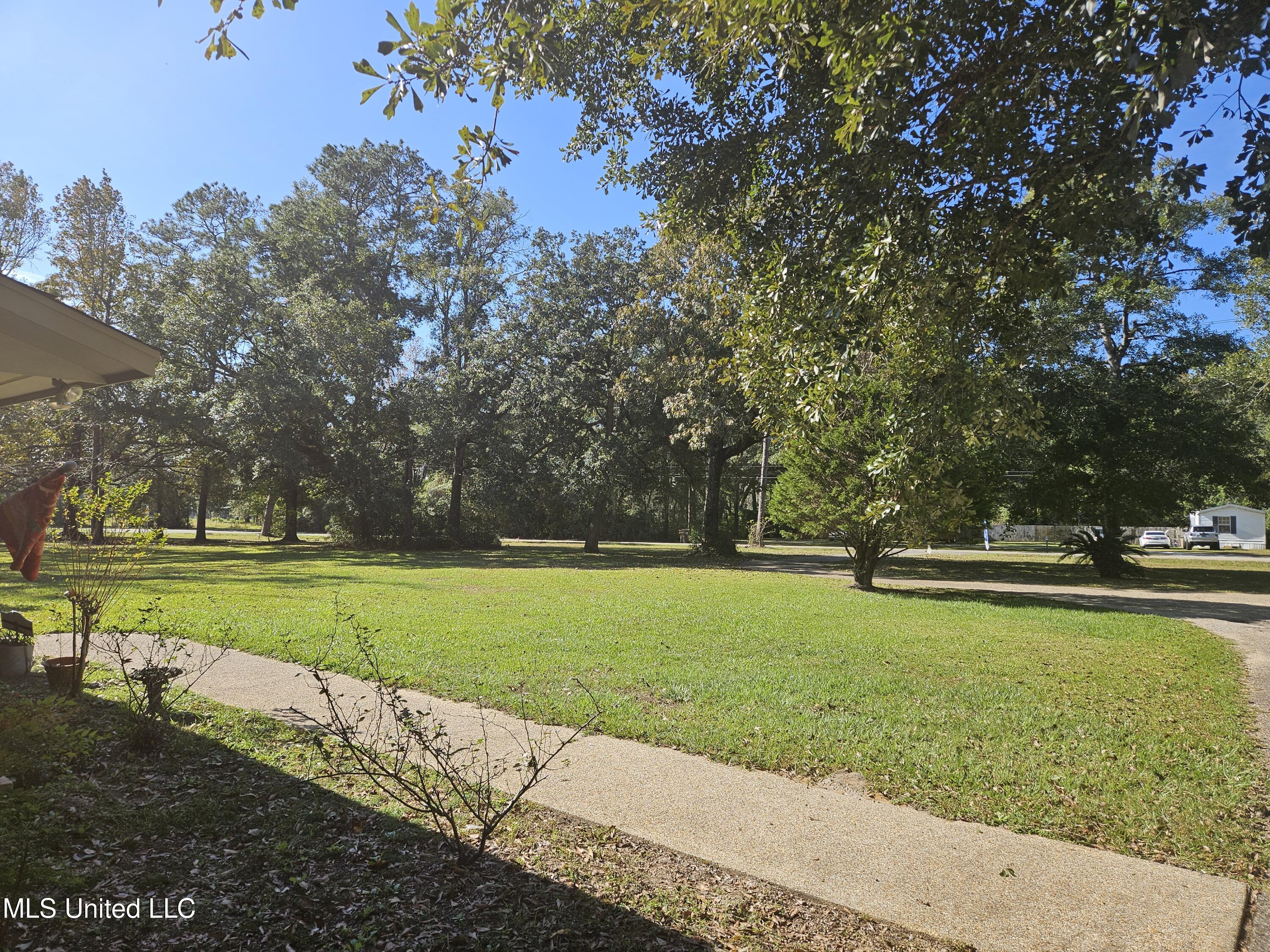 12144 Shorecrest Road Biloxi, MS 39532 - Photo 11 of 34 20241129_113247