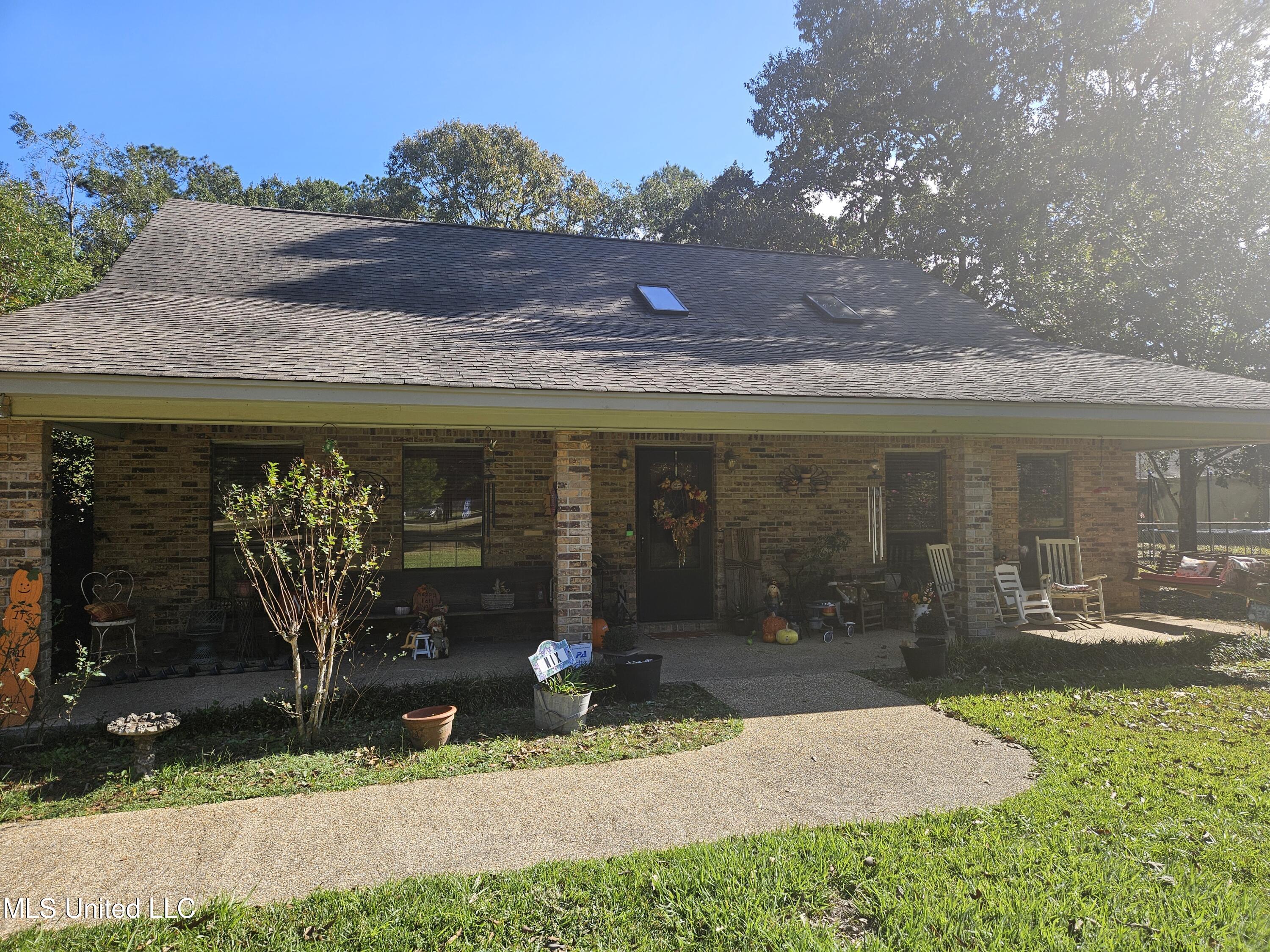 12144 Shorecrest Road Biloxi, MS 39532 - Photo 4 of 34 20241129_113147