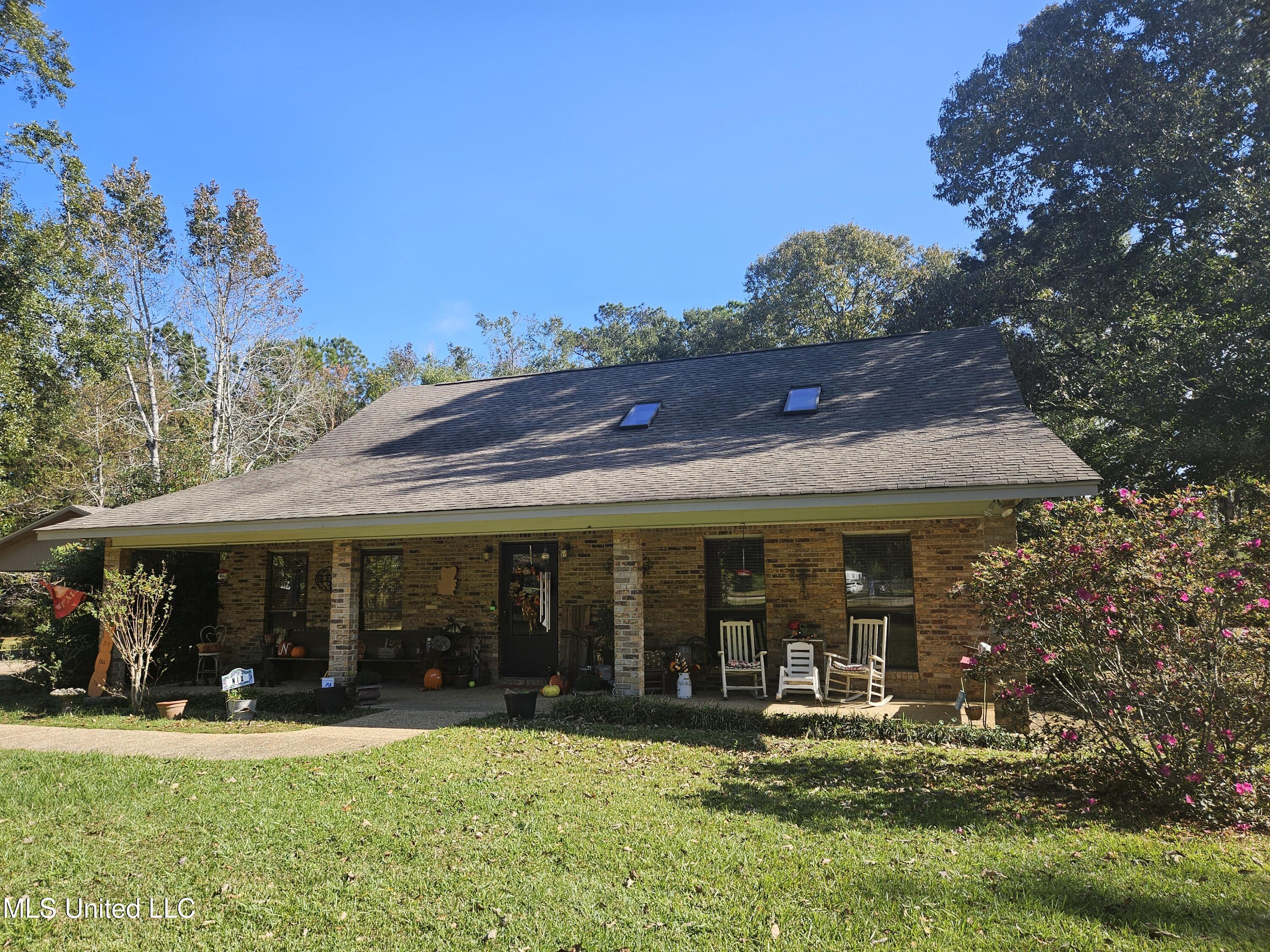 12144 Shorecrest Road Biloxi, MS 39532 - Photo 5 of 34 20241129_113133