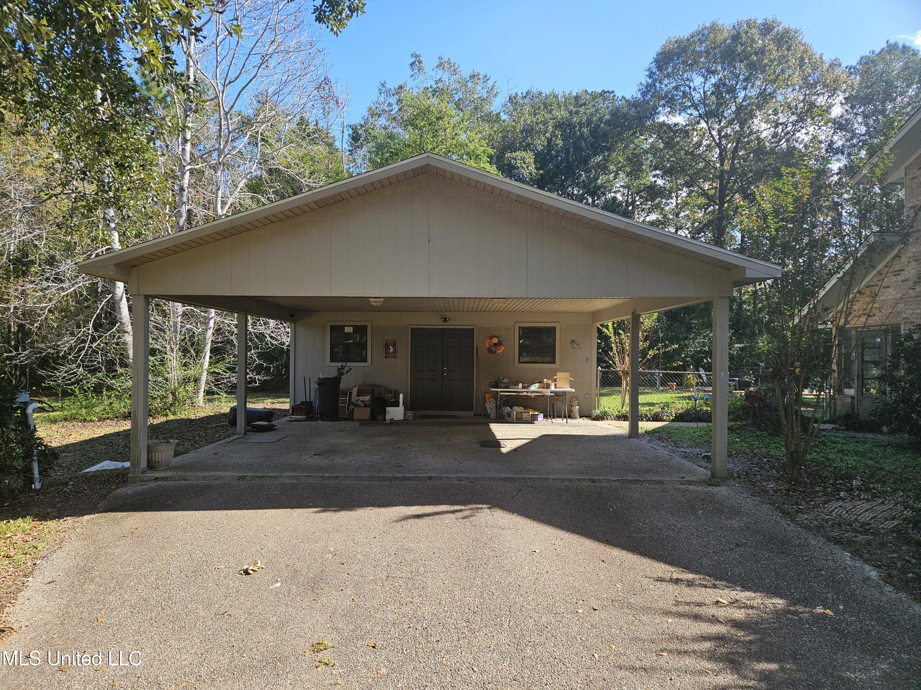 12144 Shorecrest Road Biloxi, MS 39532 - Photo 7 of 34 20241129_113203