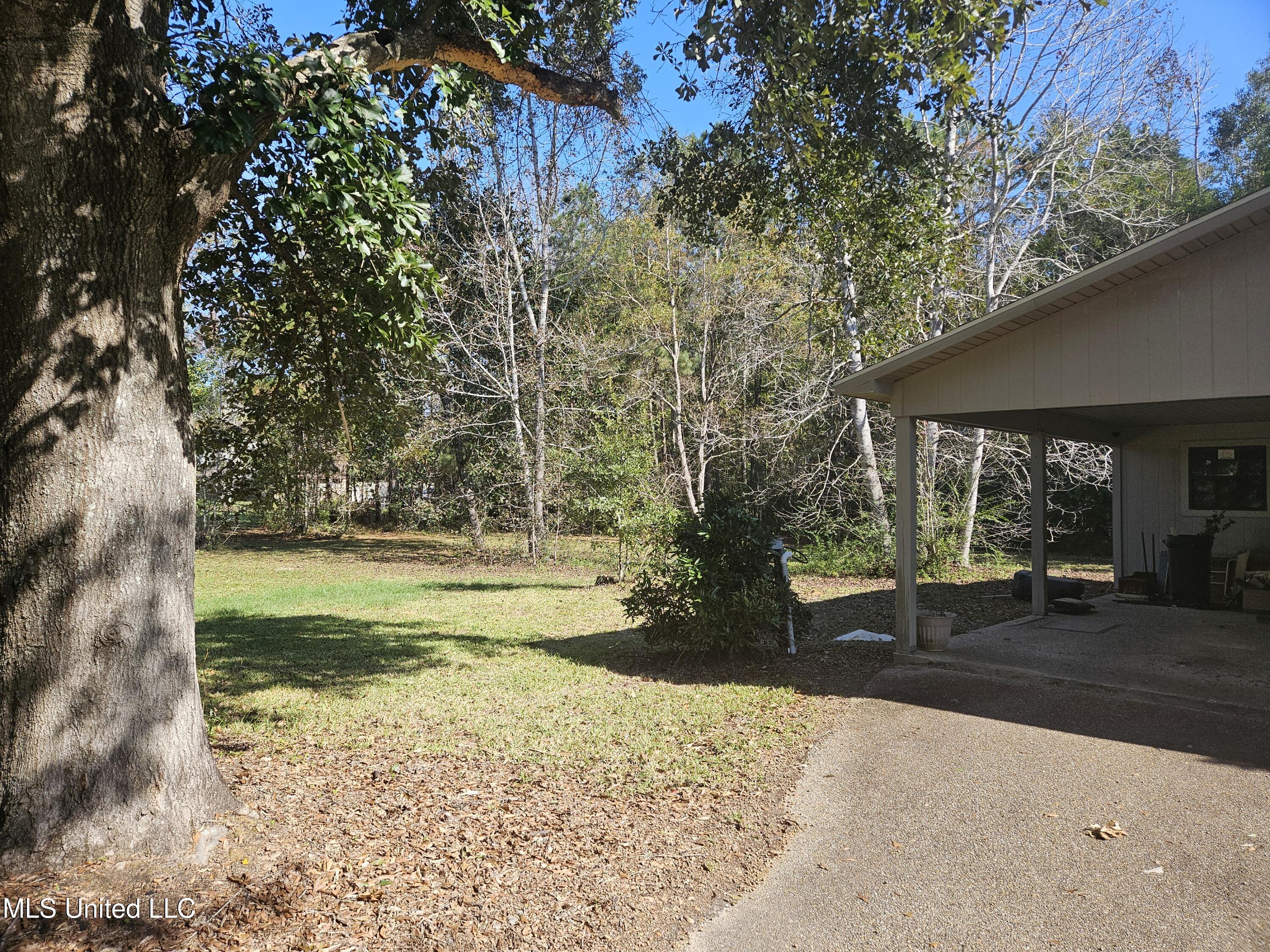 12144 Shorecrest Road Biloxi, MS 39532 - Photo 8 of 34 20241129_113206