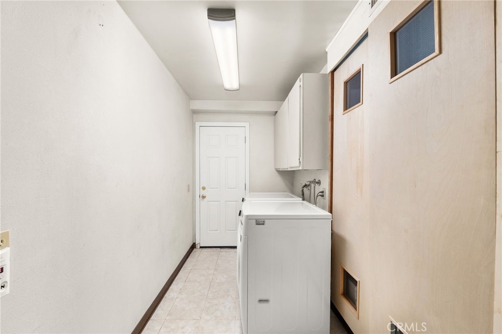 162 Lakeside Avenue Redlands, CA 92373 - Photo 28 of 32 a utility room with dryer and washer