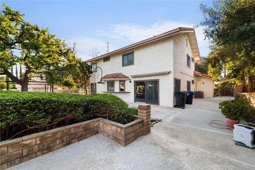 162 Lakeside Avenue Redlands, CA 92373 - Photo 30 of 32 a front view of a house with a yard
