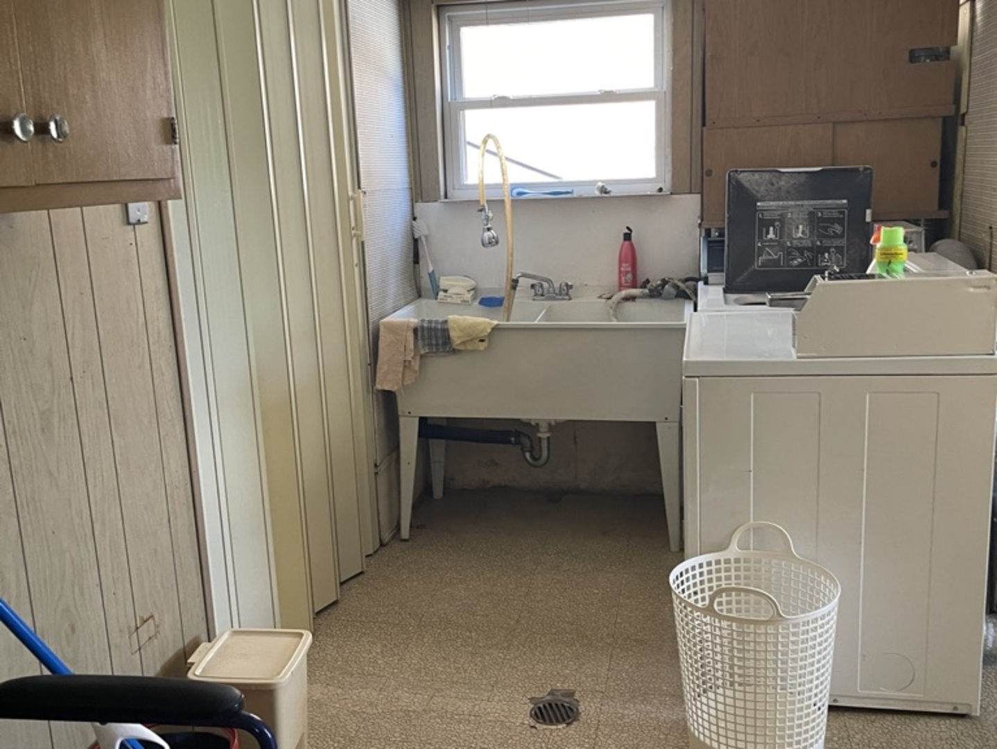 5325 West 53rd Place Chicago, IL 60638 - Photo 21 of 25 a room with a table and a chair