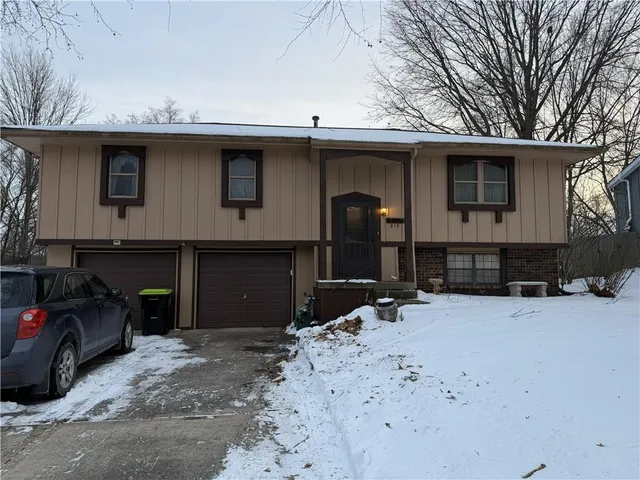 $230,000 | 316 Southwest Killarney Lane, Blue Springs, MO 64014