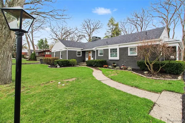 $399,999 | 330 Cole Road, Monroe, MI 48162