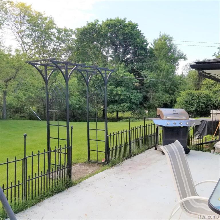 33640 Lyncroft Street Farmington Hills, MI 48331 - Photo 21 of 26