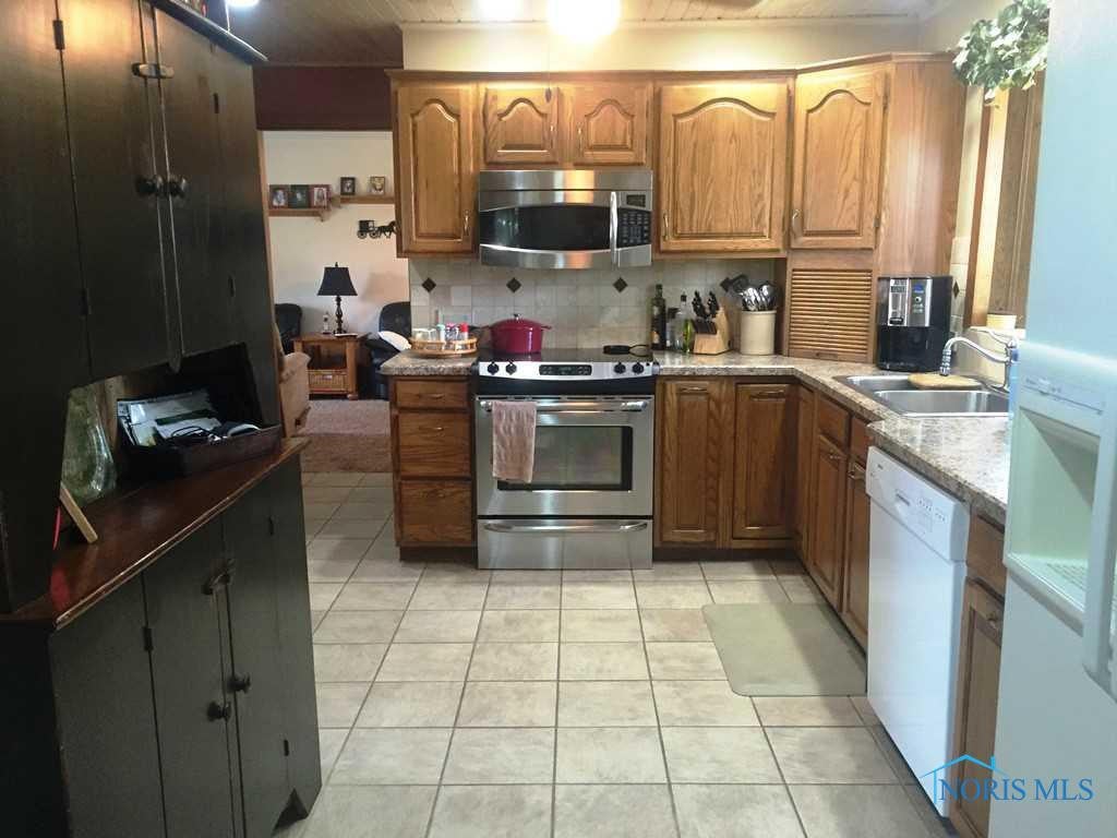 9355 Heller Road Waterville, OH 43566 - Photo 3 of 20 Kitchen.