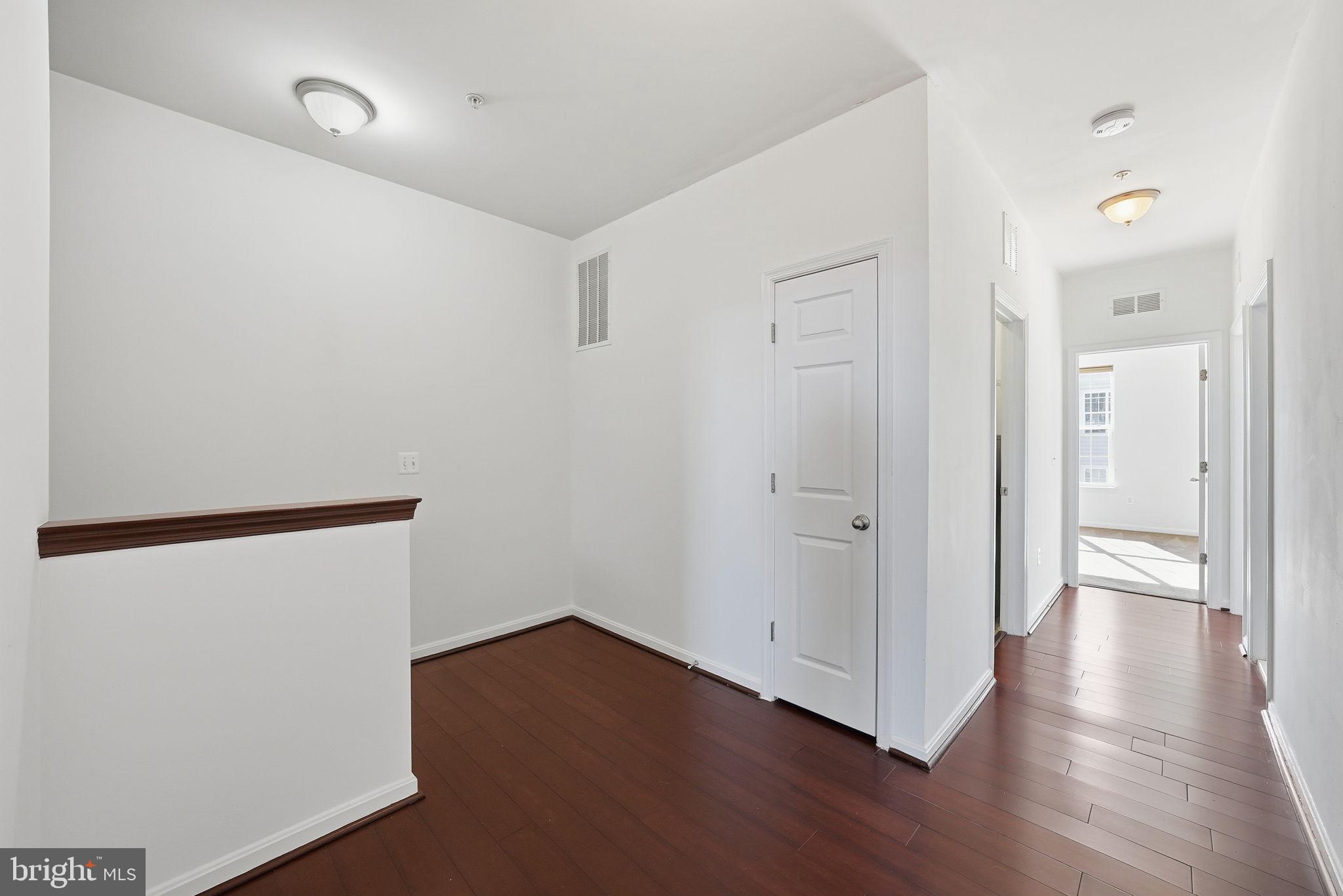 9539 Center Street Manassas, VA 20110 - Photo 21 of 40 Upper Level Hall