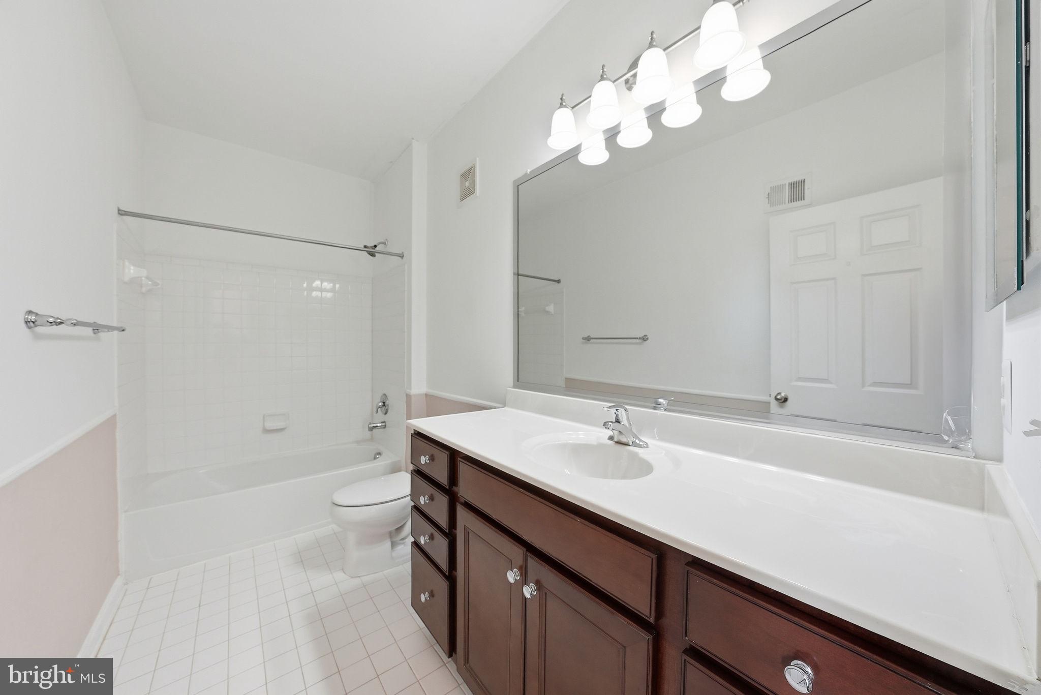 9539 Center Street Manassas, VA 20110 - Photo 32 of 40 Full, Hall, Bathroomq