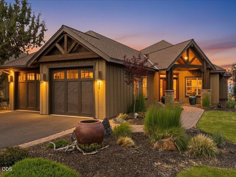 360 Vista Rim Drive Redmond, OR 97756 - Photo 16 of 147