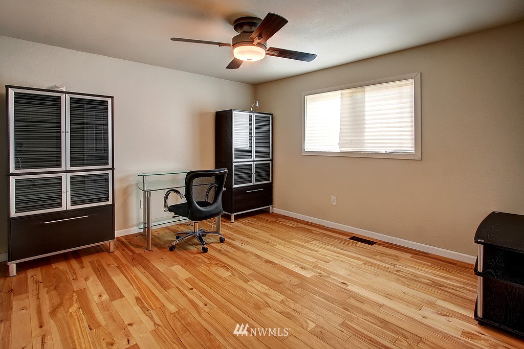 19430 144th Place Southeast Renton, WA 98058 - Photo 13 of 23 Gallery Image 13