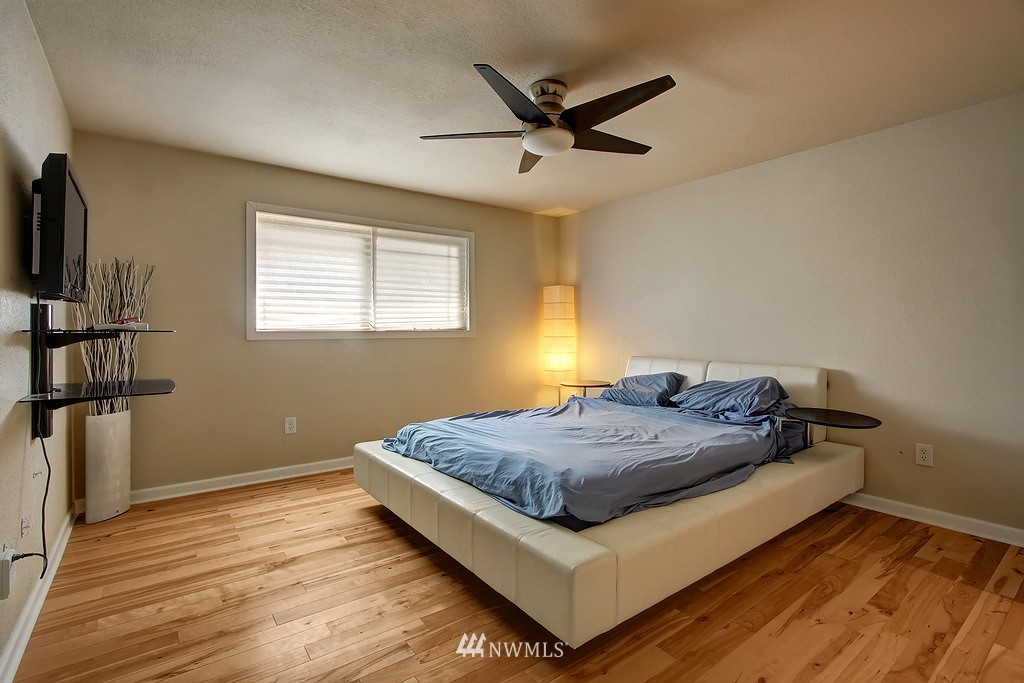 19430 144th Place Southeast Renton, WA 98058 - Photo 8 of 23 Gallery Image 8