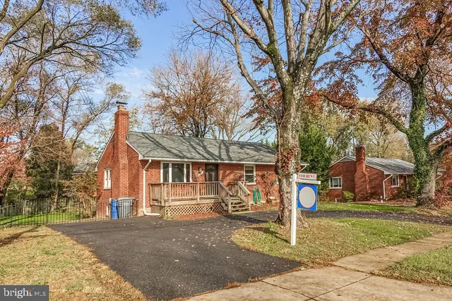 a view of a house with a yard and garage