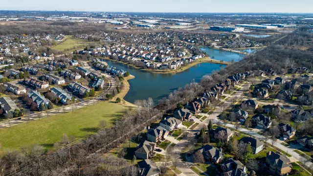 $800,000 | 2667 Charter Oak Drive, Aurora, IL 60502