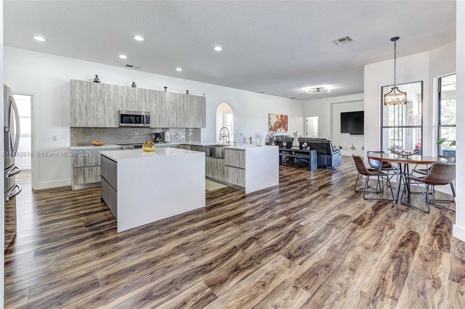 652 Coventry Road Davenport, FL 33897 - Photo 14 of 67
