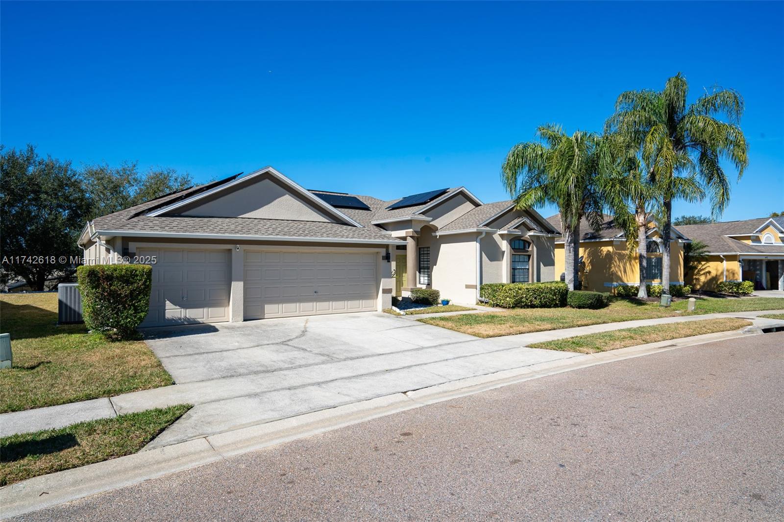 652 Coventry Road Davenport, FL 33897 - Photo 3 of 67