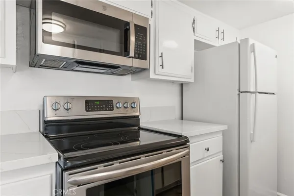 $299,000 | 8649 Sunland Boulevard, Unit 5, Sun Valley, CA 91352