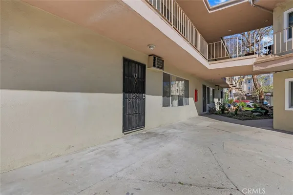 $299,000 | 8649 Sunland Boulevard, Unit 5, Sun Valley, CA 91352