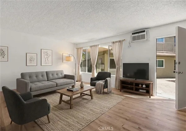 $299,000 | 8649 Sunland Boulevard, Unit 5, Sun Valley, CA 91352