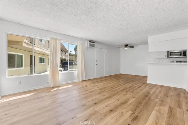 $299,000 | 8649 Sunland Boulevard, Unit 5, Sun Valley, CA 91352