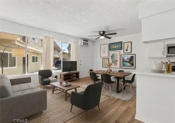 $299,000 | 8649 Sunland Boulevard, Unit 5, Sun Valley, CA 91352