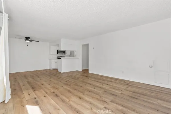 $299,000 | 8649 Sunland Boulevard, Unit 5, Sun Valley, CA 91352