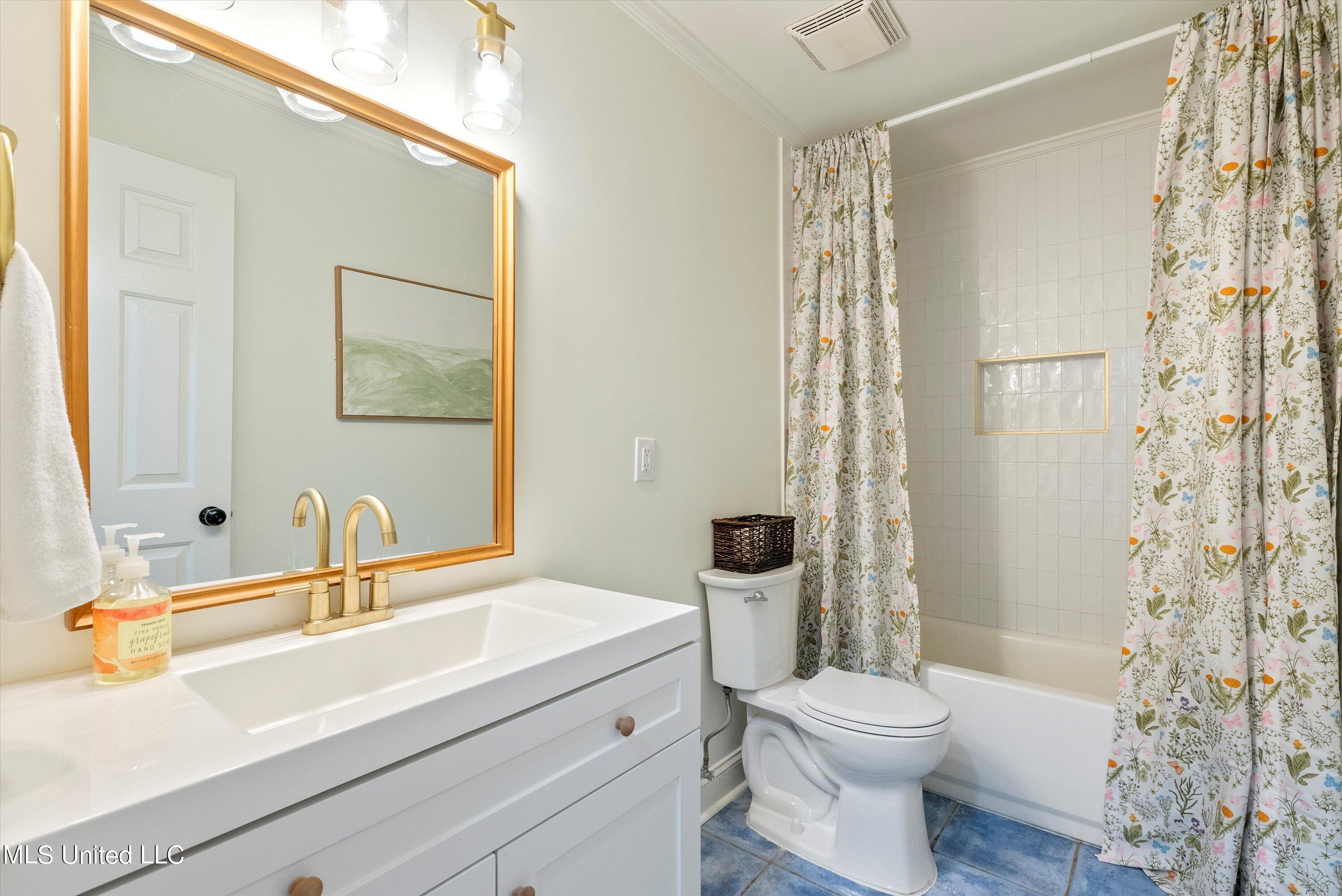 1831 Hammond Hill Road Como, MS 38619 - Photo 13 of 32 13-Bathroom 2