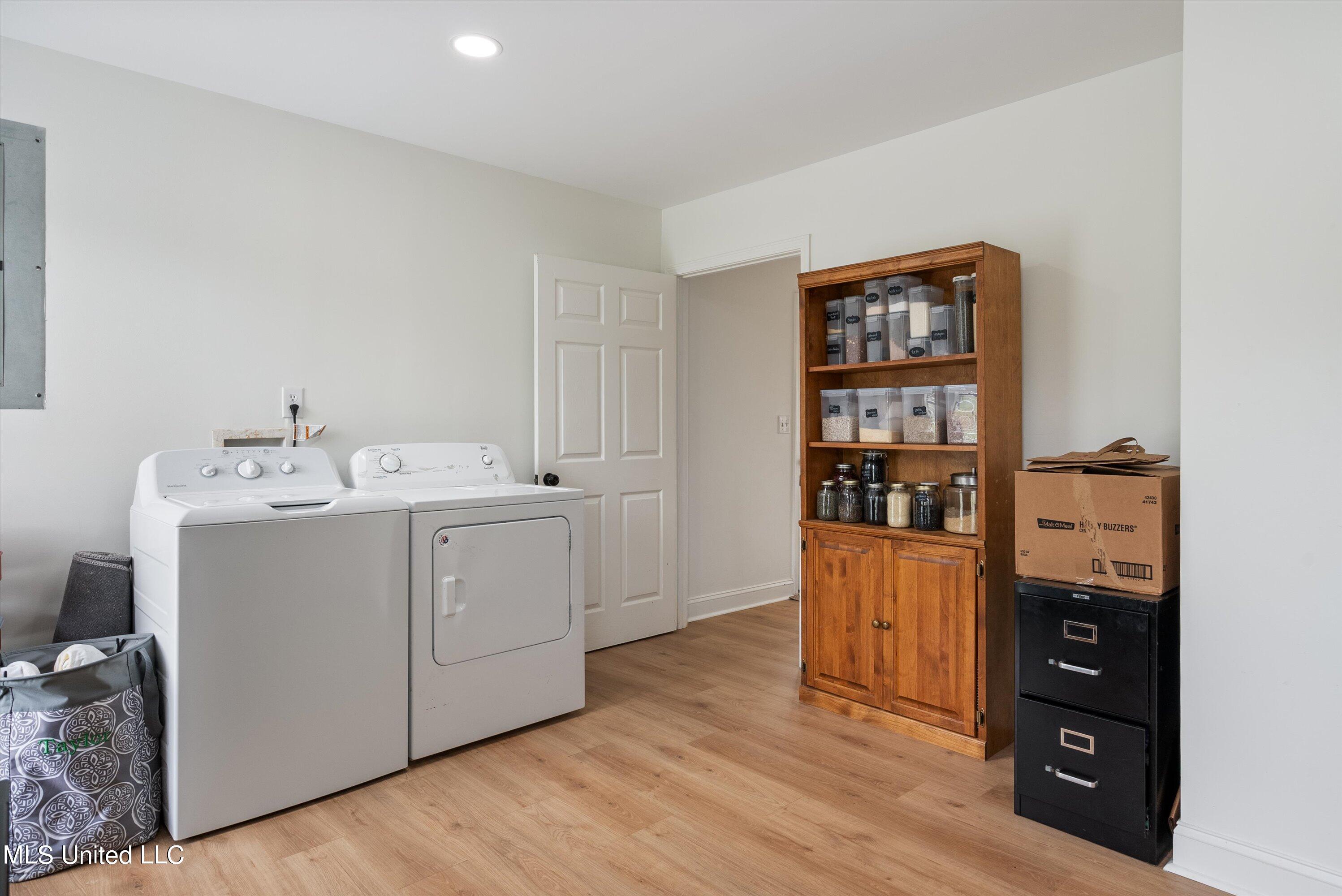 1831 Hammond Hill Road Como, MS 38619 - Photo 17 of 32 17-Laundry Room