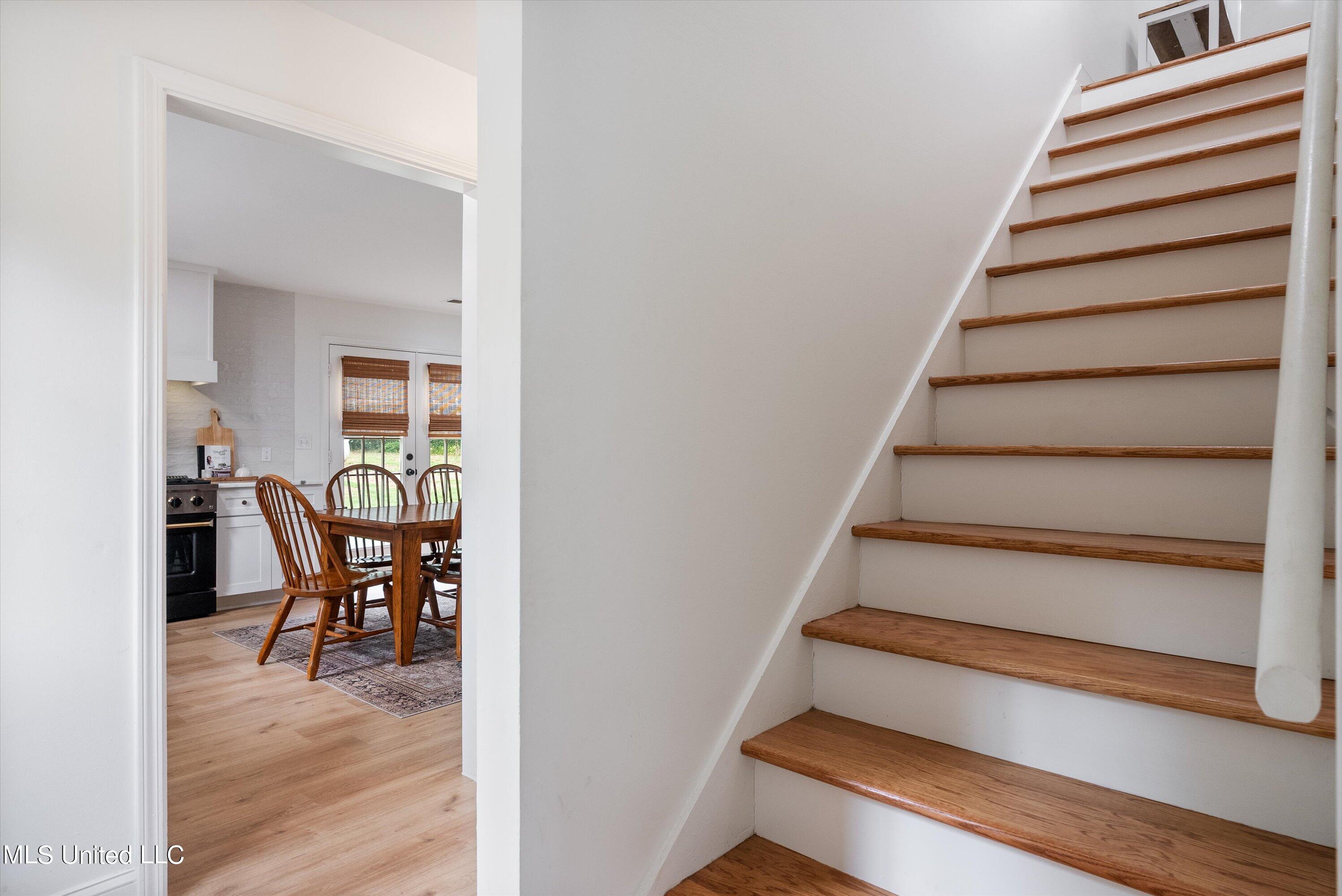 1831 Hammond Hill Road Como, MS 38619 - Photo 18 of 32 18-Stairs - Copy