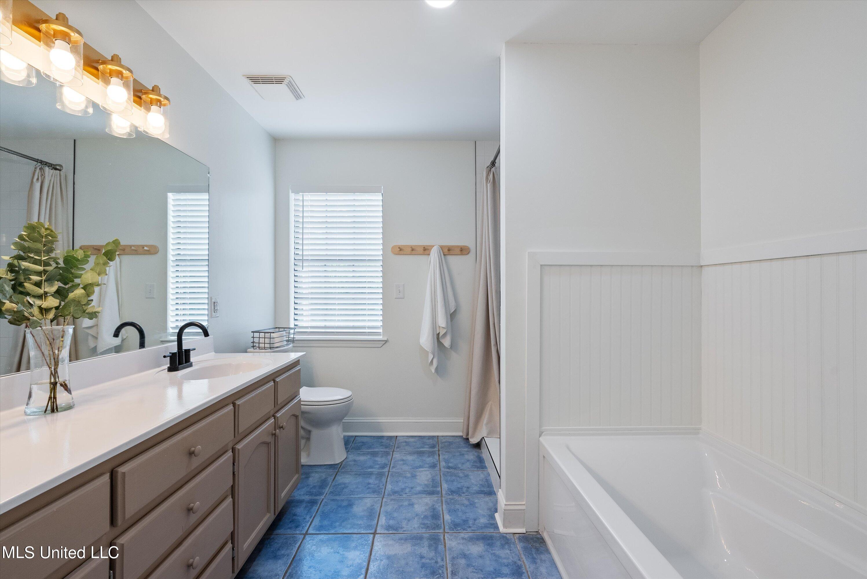 1831 Hammond Hill Road Como, MS 38619 - Photo 21 of 32 21-Primary Bathroom