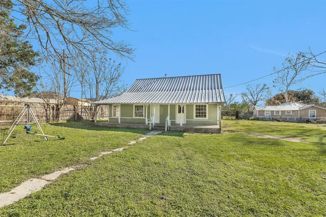 $1,100 | 203 West Powell Street, Willis, TX 77378