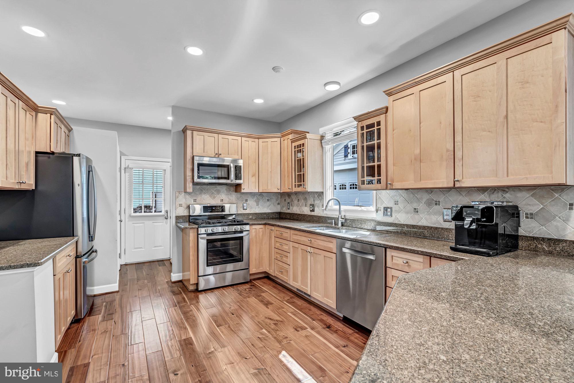 215 Tapawingo Road Southeast Vienna, VA 22180 - Photo 16 of 91