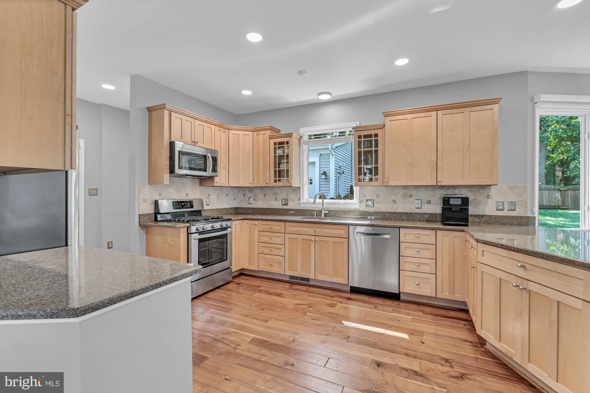 215 Tapawingo Road Southeast Vienna, VA 22180 - Photo 17 of 91