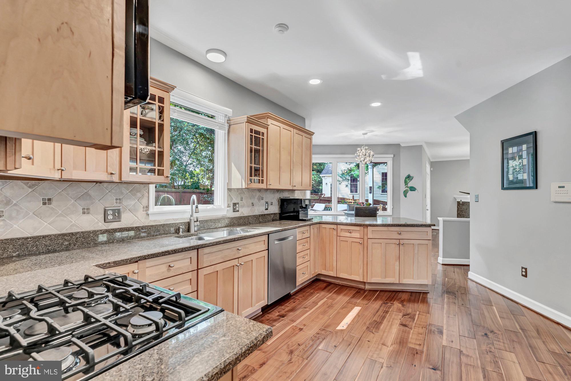 215 Tapawingo Road Southeast Vienna, VA 22180 - Photo 18 of 91