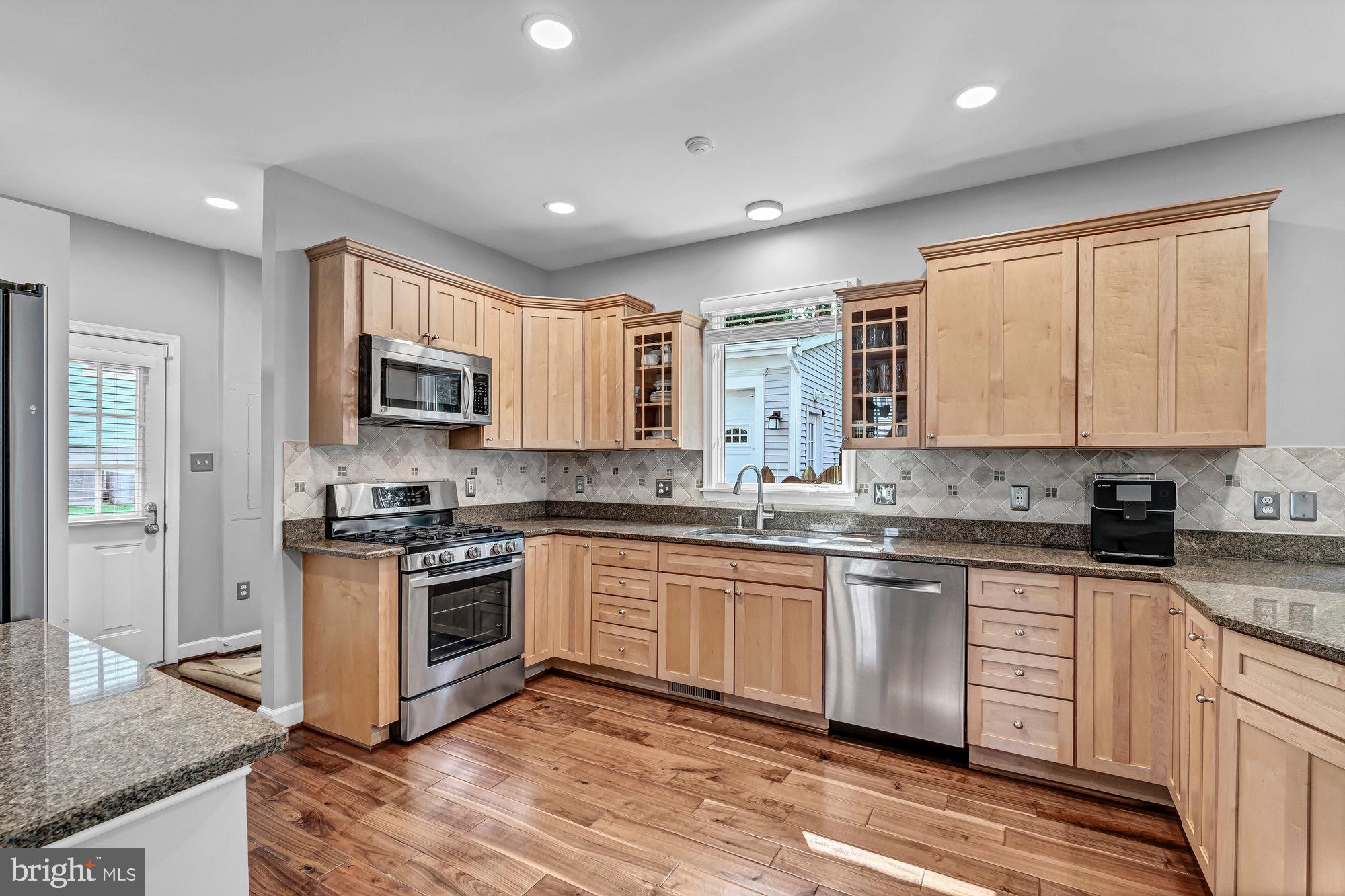 215 Tapawingo Road Southeast Vienna, VA 22180 - Photo 3 of 91