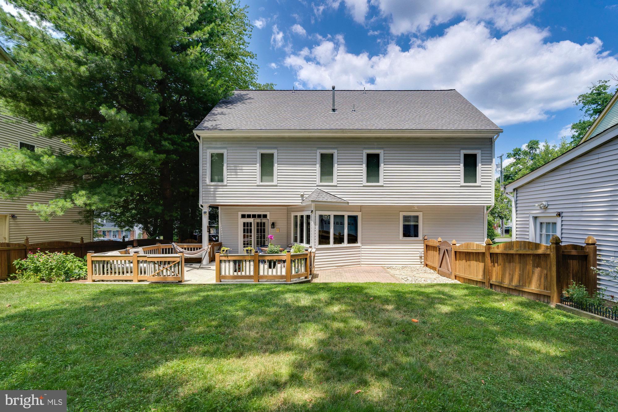 215 Tapawingo Road Southeast Vienna, VA 22180 - Photo 5 of 91