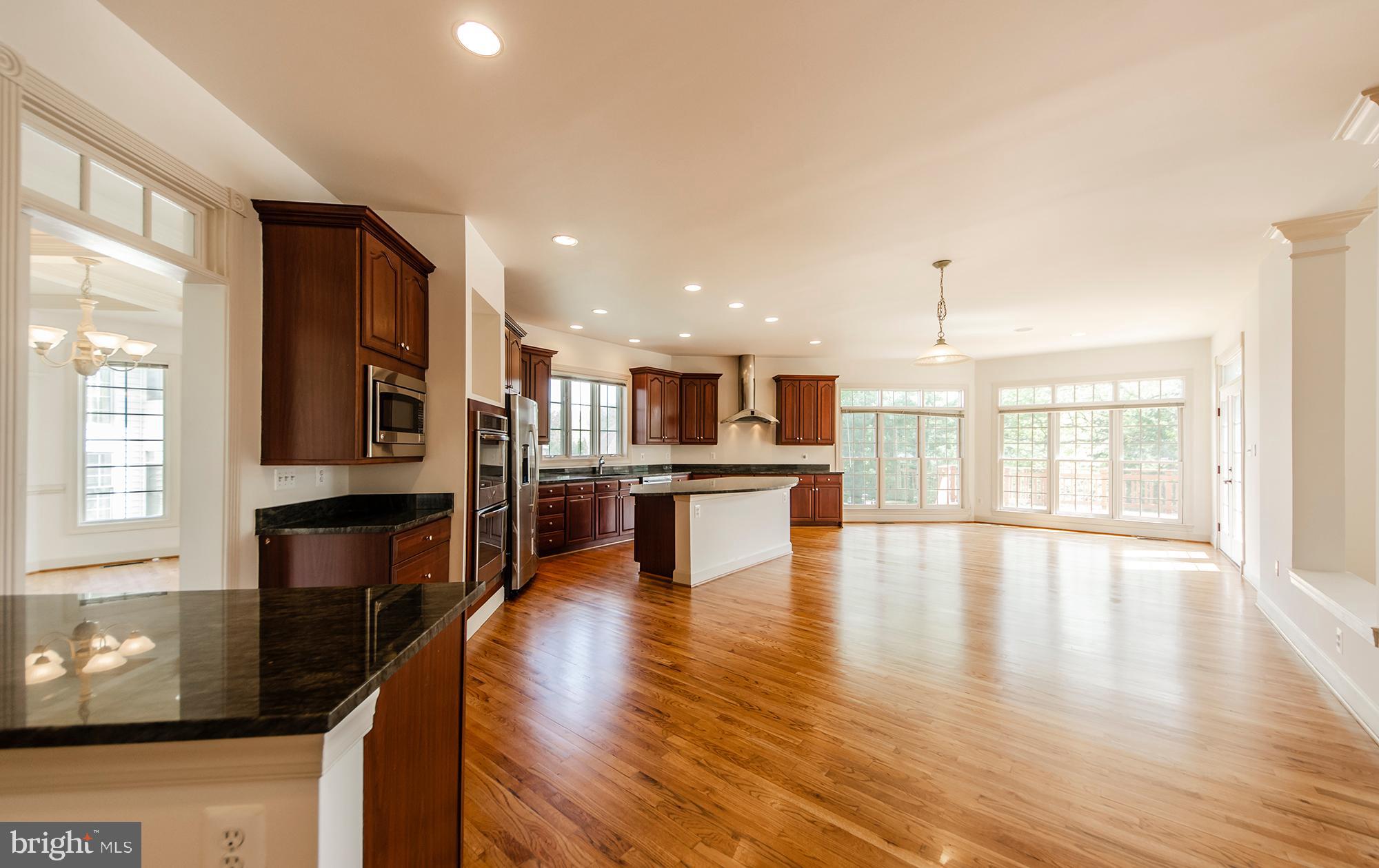 9005 Edgepark Road Vienna, VA 22182 - Photo 13 of 37 Kitchen