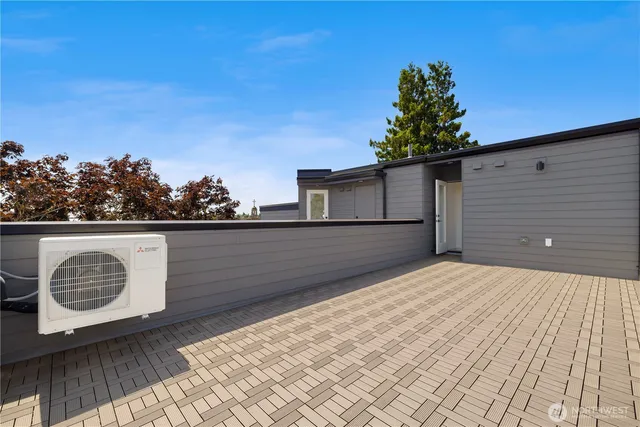 $875,000 | 7009 9th Avenue Northeast, Seattle, WA 98115