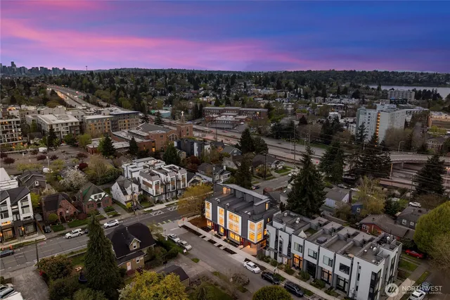 $875,000 | 7009 9th Avenue Northeast, Seattle, WA 98115