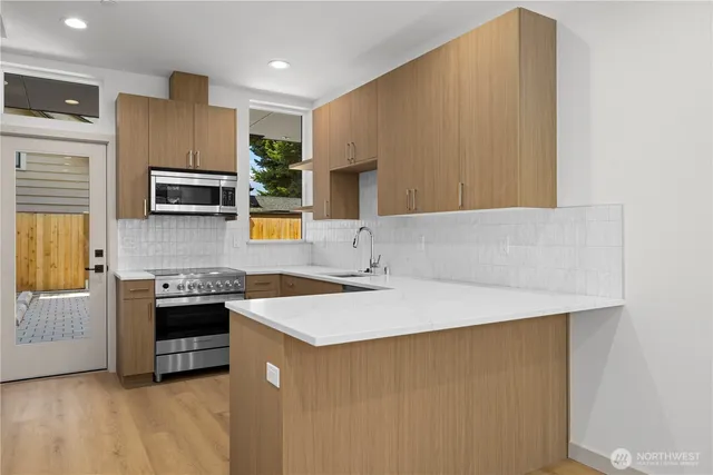 $875,000 | 7009 9th Avenue Northeast, Seattle, WA 98115