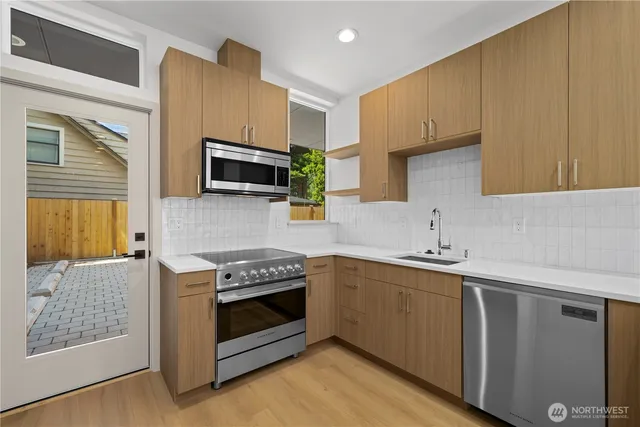 $875,000 | 7009 9th Avenue Northeast, Seattle, WA 98115