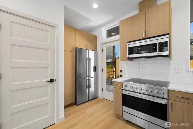 $875,000 | 7009 9th Avenue Northeast, Seattle, WA 98115